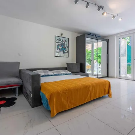 24 Apartmán
